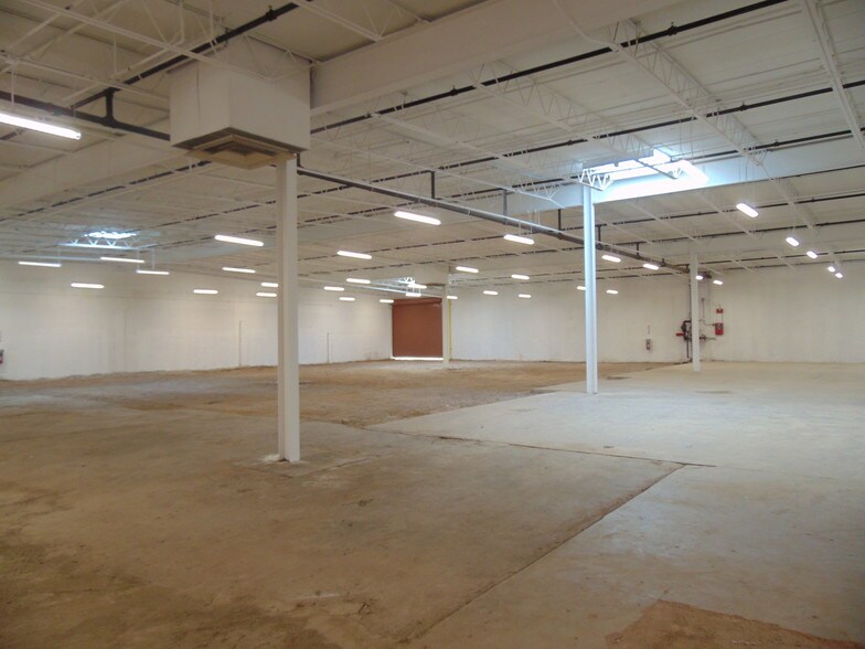 More Photos Of 1401 E Van Buren St, Phoenix Warehouse For Lease