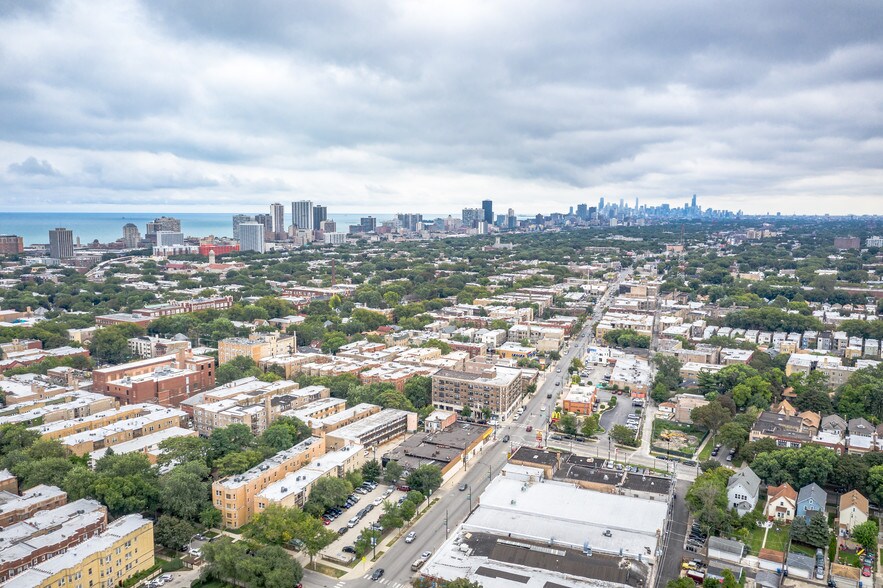 More Photos Of 6801 N Clark St, Chicago General Retail For Sale