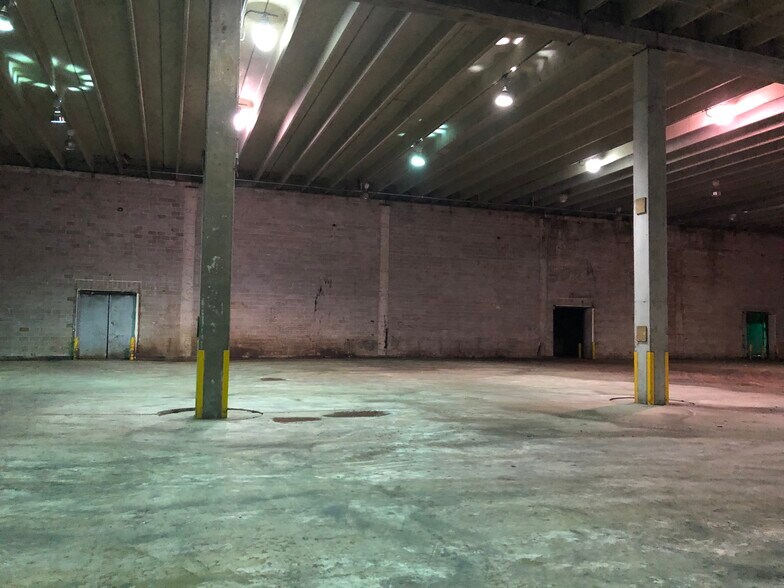 More Photos Of 505 W 2nd St, Tulsa Distribution For Lease