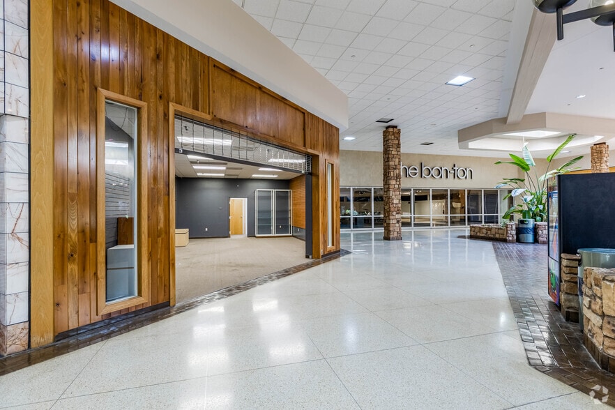 More Photos Of 6945 US Rte 322, Cranberry Department Store For Sale