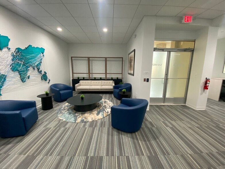 More Photos Of 13640-13690 Riverport Dr, Maryland Heights Office For Lease