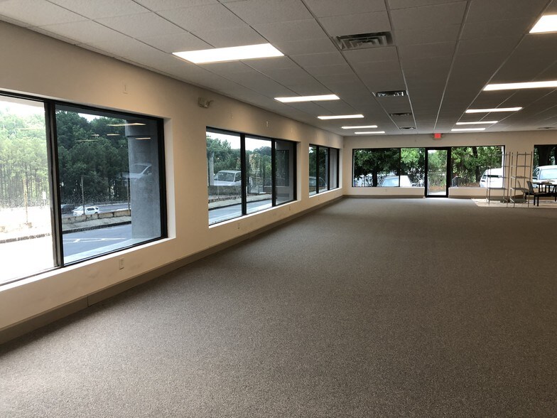 More Photos Of 2707 Buford Hwy, Atlanta Office For Sale
