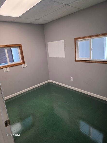 More Photos Of 9966 Samuel Rd, Carterville Self Storage For Sale