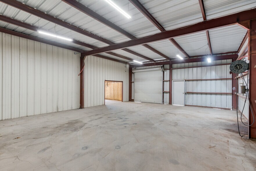 More Photos Of 4331 Cement Valley Rd, Midlothian Warehouse For Sale
