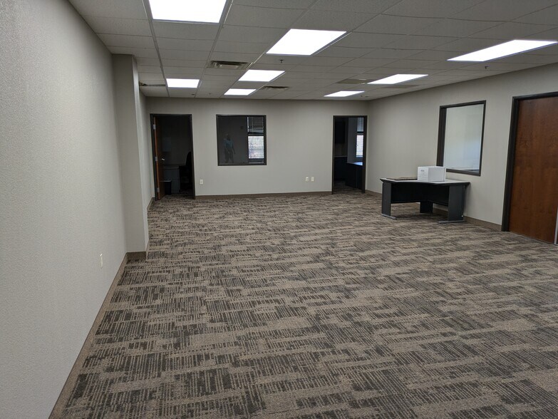 More Photos Of 1835 W Chandler Blvd, Chandler Office For Lease