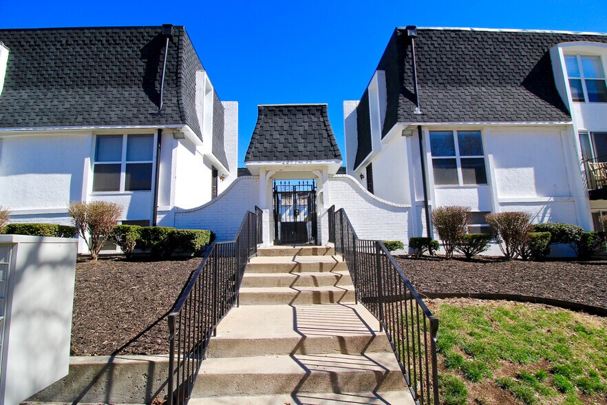 Primary Photo Of 4427-4433 Holly St, Kansas City Apartments For Sale