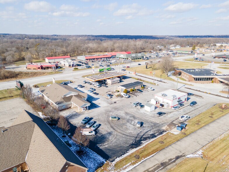 More Photos Of 2306 S Memorial Dr, New Castle General Retail For Lease