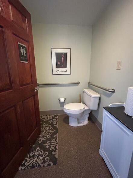 More Photos Of 32961 Pin Oak Pky, Avon Lake Flex For Sale