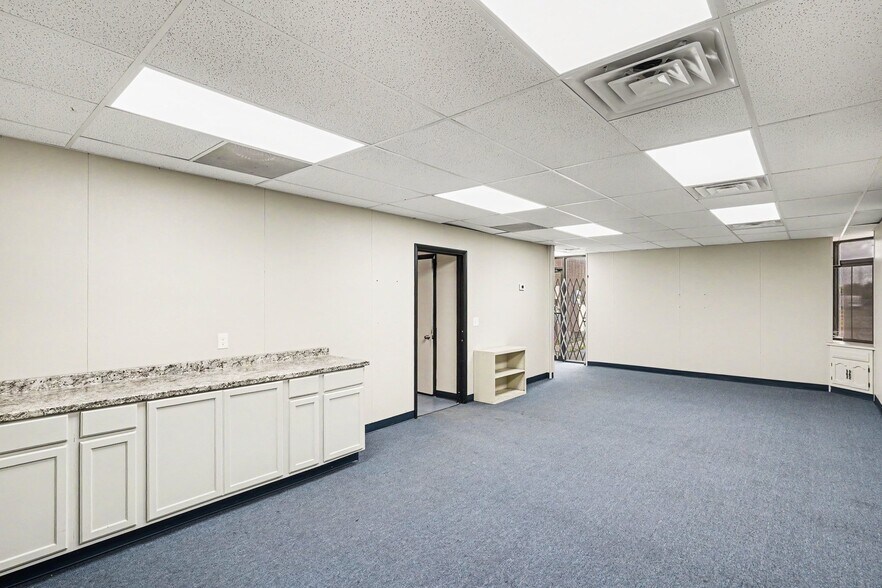 More Photos Of 1834 Bagwell St, Flint Warehouse For Sale
