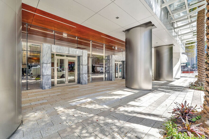 More Photos Of 1 SE 3rd Ave, Miami Office For Lease