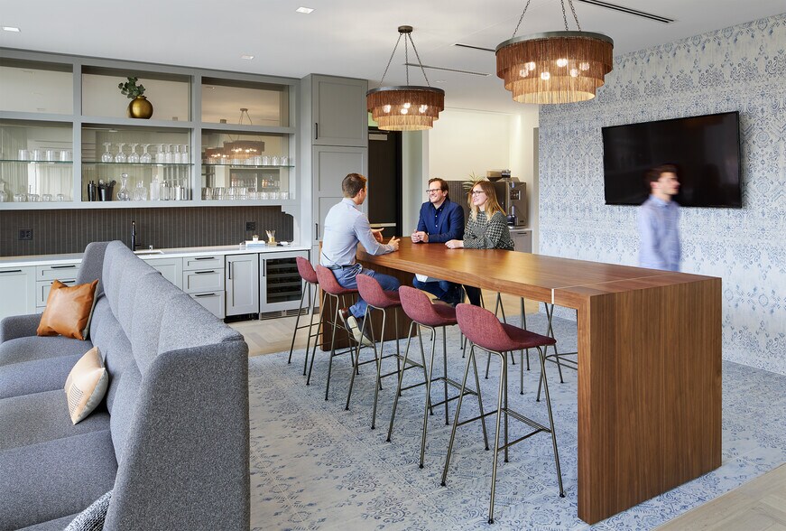 More Photos Of 250 Marquette Ave, Minneapolis Office For Lease