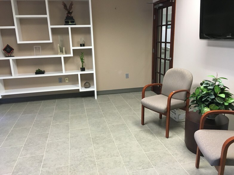 More Photos Of 9940 Currie Davis Dr, Tampa Unknown For Lease