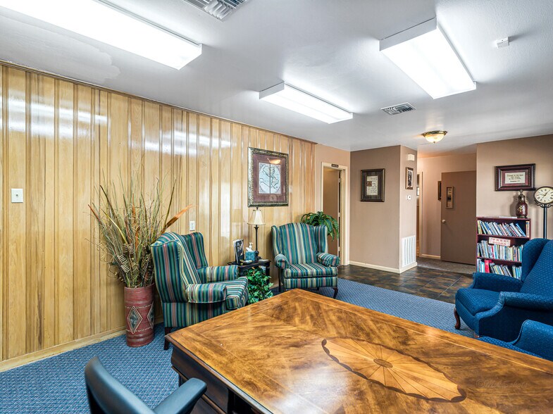 More Photos Of 1105 San Jacinto St, Rosenberg Office For Sale