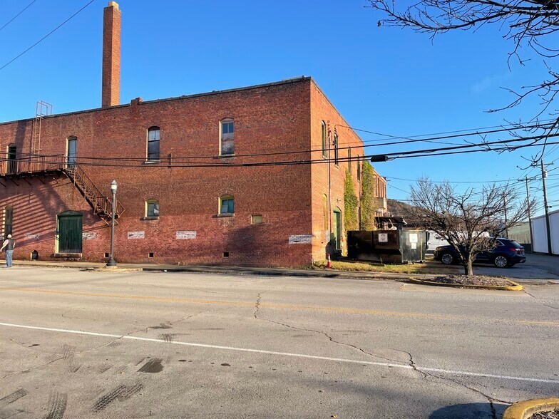 More Photos Of 237 S Cedar Ave, South Pittsburg Industrial For Sale