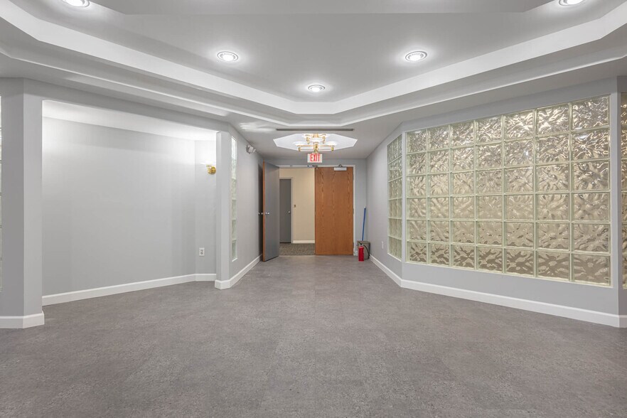 More Photos Of 7271 N Main St, Dayton Medical For Lease
