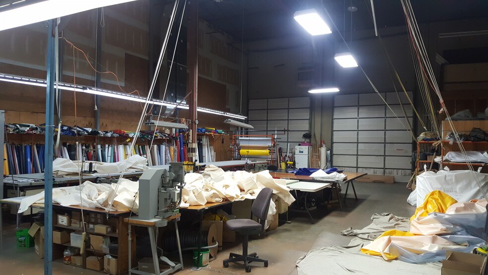 More Photos Of 2984 Norland Ave, Burnaby Warehouse For Lease