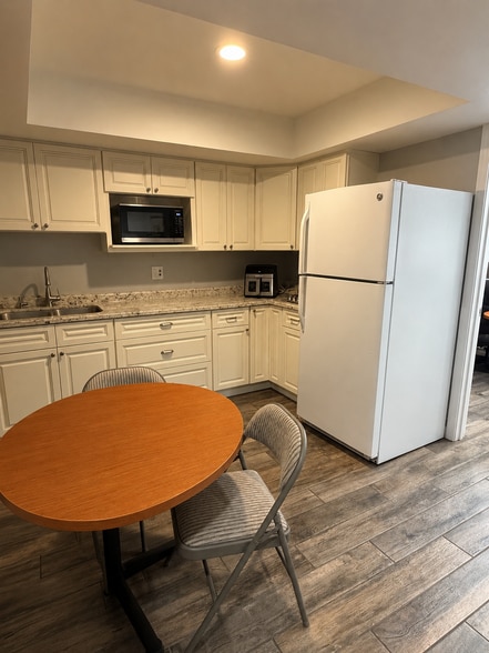 More Photos Of 7220 N 16th St, Phoenix Office For Sale