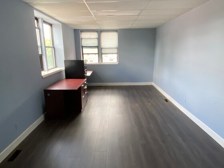 More Photos Of 26 N Broadway, Schenectady Office For Sale