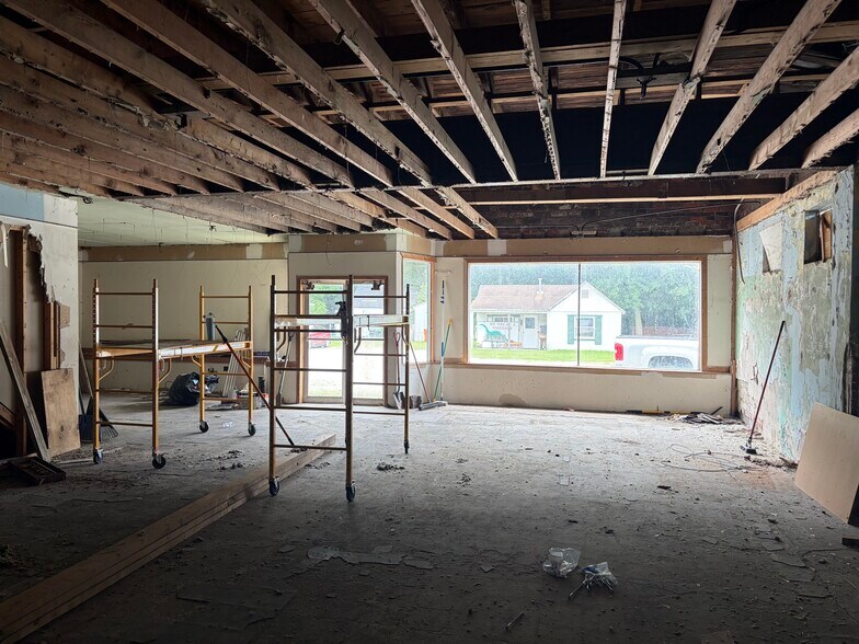 More Photos Of 1878 N Francis St, Monticello General Retail For Sale