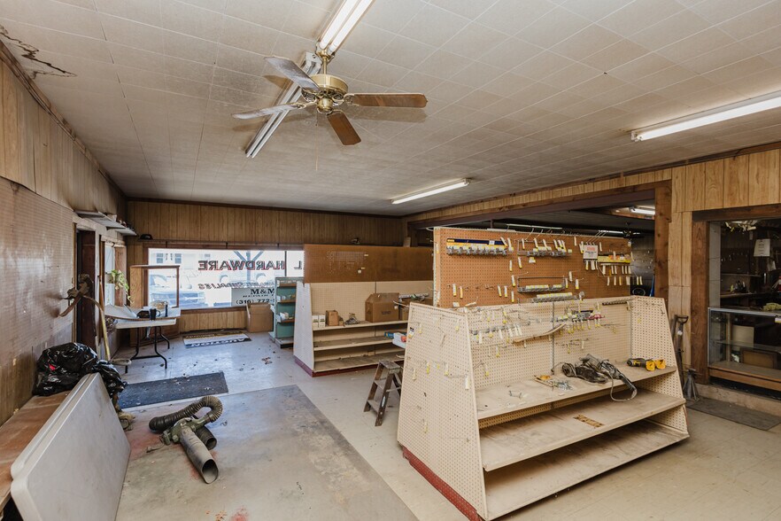 More Photos Of 410 N Commercial Ave, Sedgwick Storefront For Sale