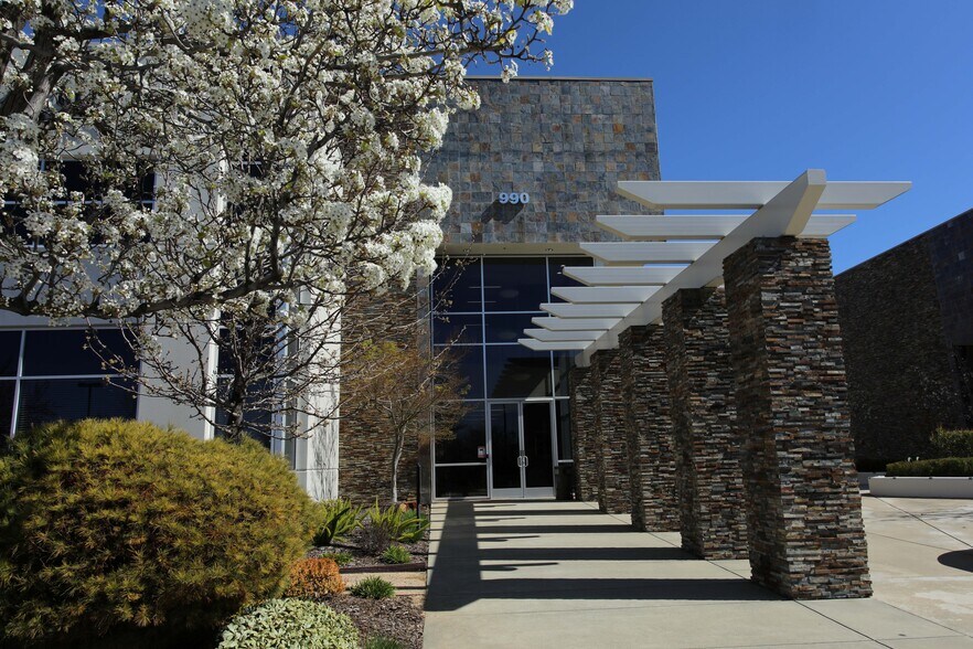 More Photos Of 990 Reserve Dr, Roseville Office For Sale