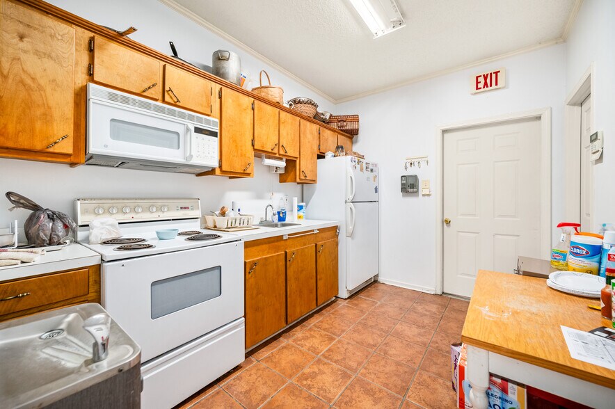 More Photos Of 1603 Melrose St, Pineville Office For Sale