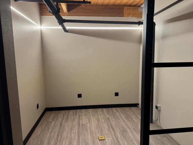 More Photos Of 4125 Market St, Ventura Light Manufacturing For Sale