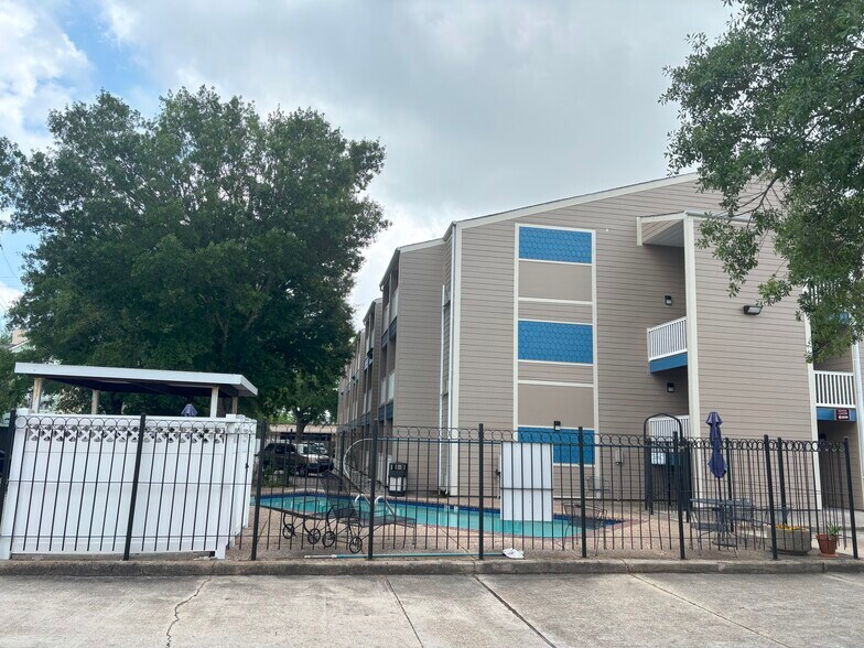 More Photos Of 5855 Citrus Blvd, New Orleans Apartments For Sale