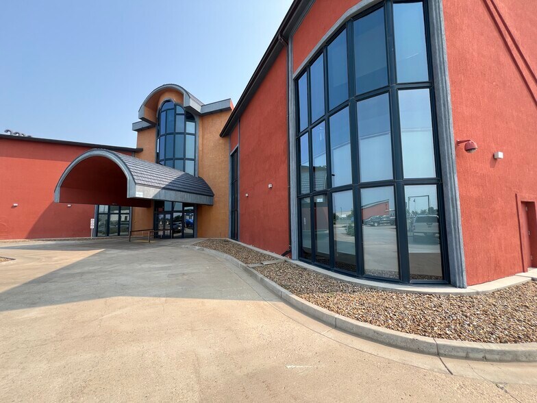 More Photos Of 812 Burlington Dr, Bismarck Office For Lease