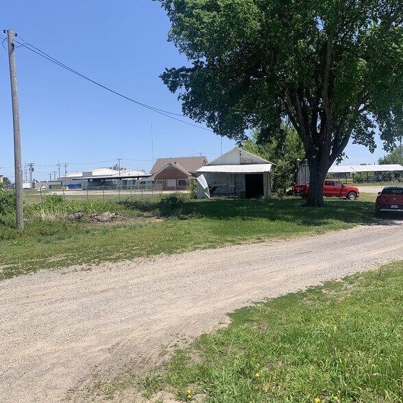 More Photos Of 298 Huffman Ave, Portageville Flex For Sale