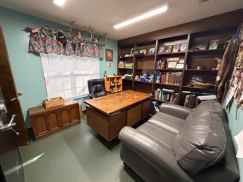More Photos Of 162 Enzor Rd, Troy Office For Sale