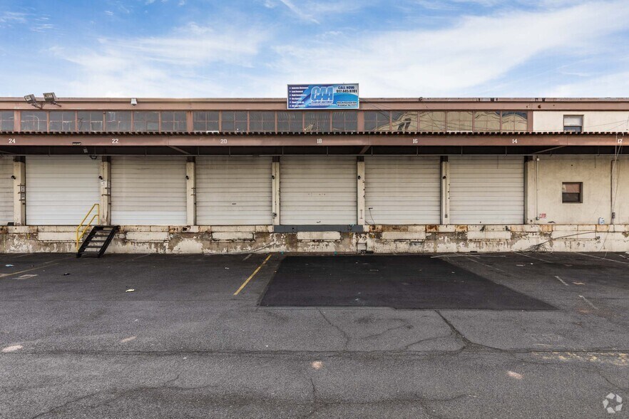 More Photos Of 460 Kingsland Ave, Brooklyn Truck Terminal For Lease