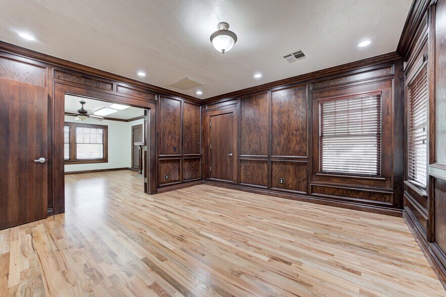 More Photos Of 1319 N Classen Dr, Oklahoma City Office For Lease