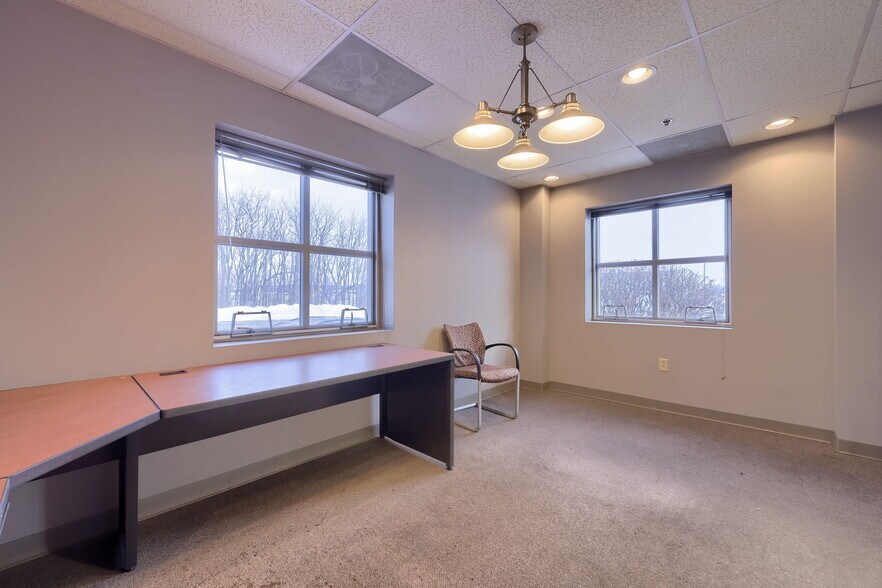 More Photos Of 300 Commerce Dr, New Holland Distribution For Lease