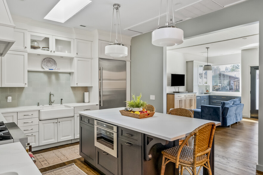 More Photos Of 206 NE 80th Ave, Portland Office For Sale