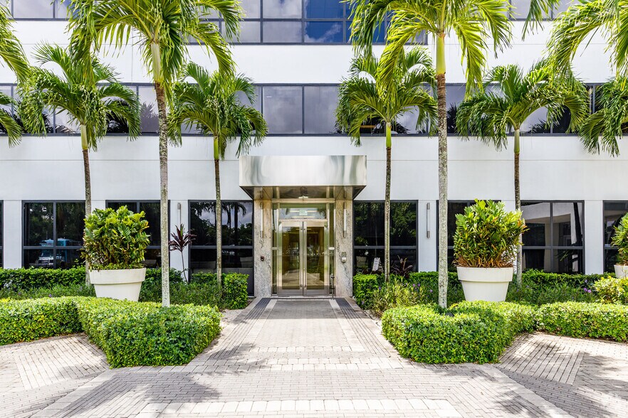 More Photos Of 1815 Griffin Rd, Dania Beach Office For Lease