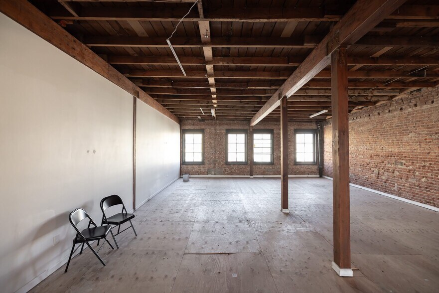 More Photos Of 629 N Western Ave, Los Angeles Office For Lease
