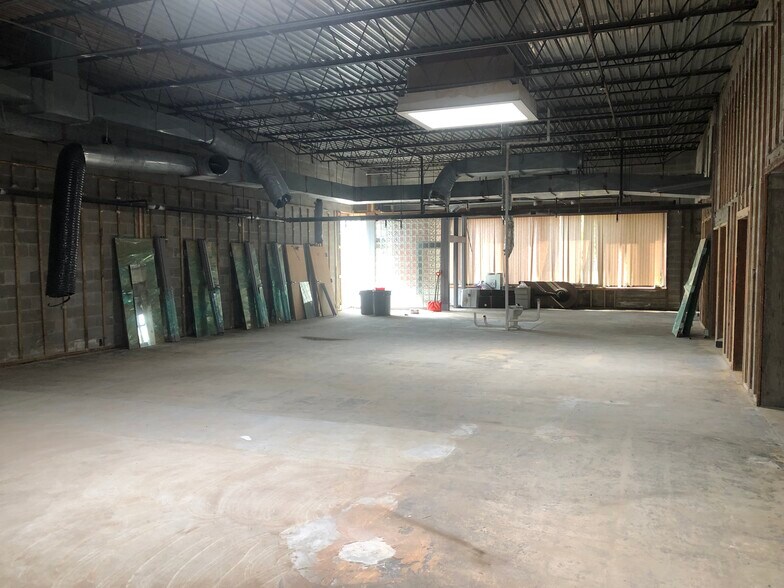 More Photos Of 637 Minot Ave, Auburn Medical For Sale