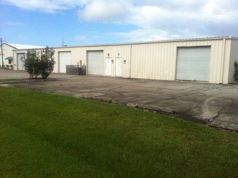 More Photos Of 360 Stan Dr, Melbourne Warehouse For Lease