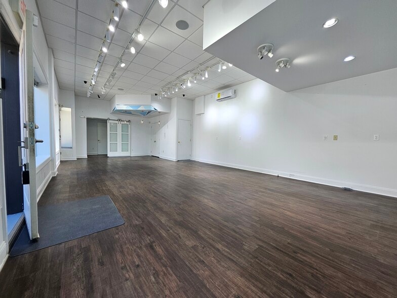 More Photos Of 1902 W Allen St, Allentown Storefront For Lease
