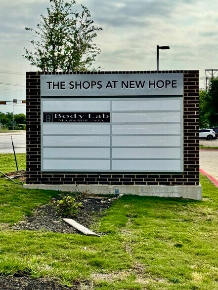 More Photos Of 821 W New Hope Dr, Cedar Park General Retail For Sale