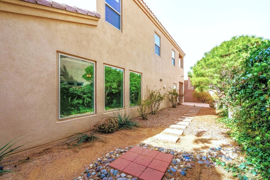 More Photos Of 4316 Beresford Ln Nw, Albuquerque Flex For Sale