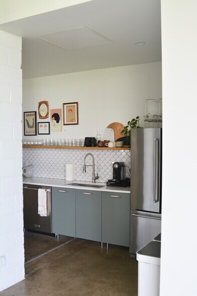 More Photos Of 2530-2532 Converse St, Dallas Light Manufacturing For Sale