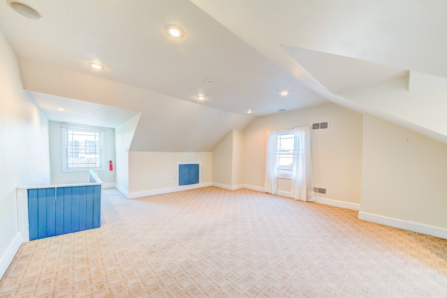 More Photos Of 5817 Ellsworth Ave, Pittsburgh Storefront Retail Office For Lease