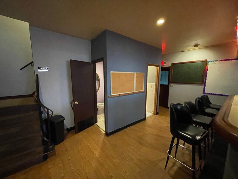 More Photos Of 1209 Lisle Plz, Lisle Bar For Lease