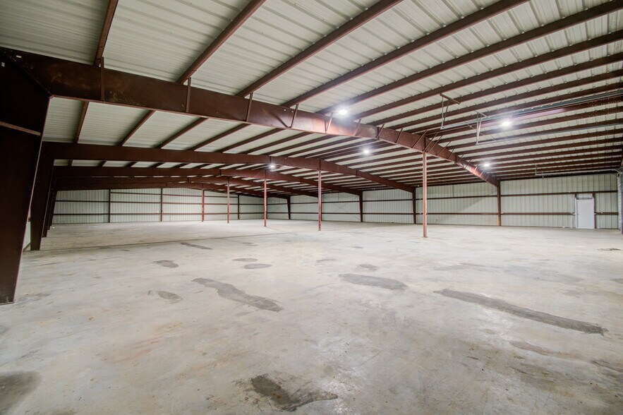 More Photos Of 7002 Bissell Rd, Manvel Manufacturing For Sale