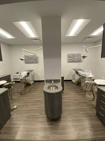 More Photos Of 17119 Wayside Dr, Dumfries General Retail For Sale