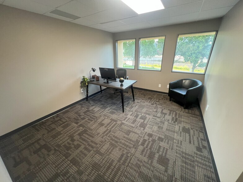 More Photos Of 300 3rd Ave SE, Rochester Coworking Space