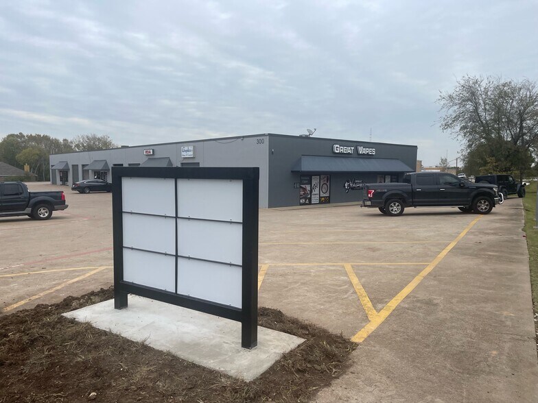 More Photos Of 300 Bryant Ave, Midlothian Light Distribution For Lease