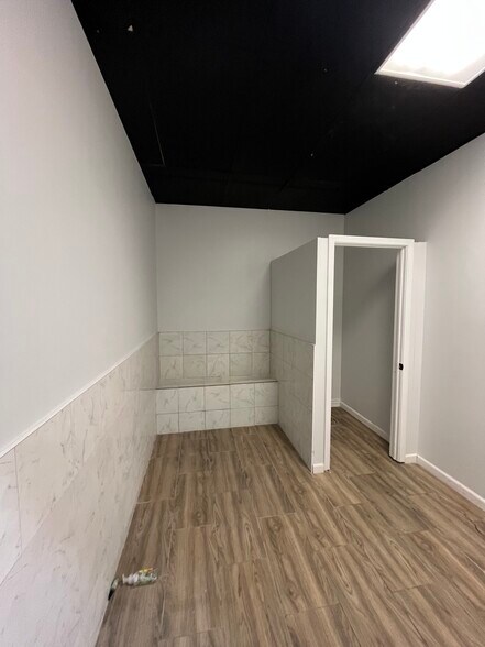 More Photos Of 7216 N Keystone Ave, Indianapolis Unknown For Lease